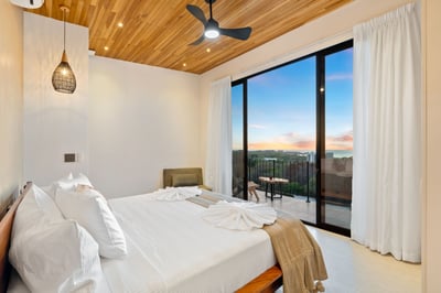 Luxury Villa Photo #37