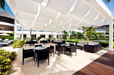 Pool Lounge