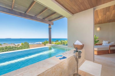 Luxury Villa Photo #4