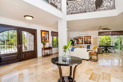 Luxury Villa Photo #25
