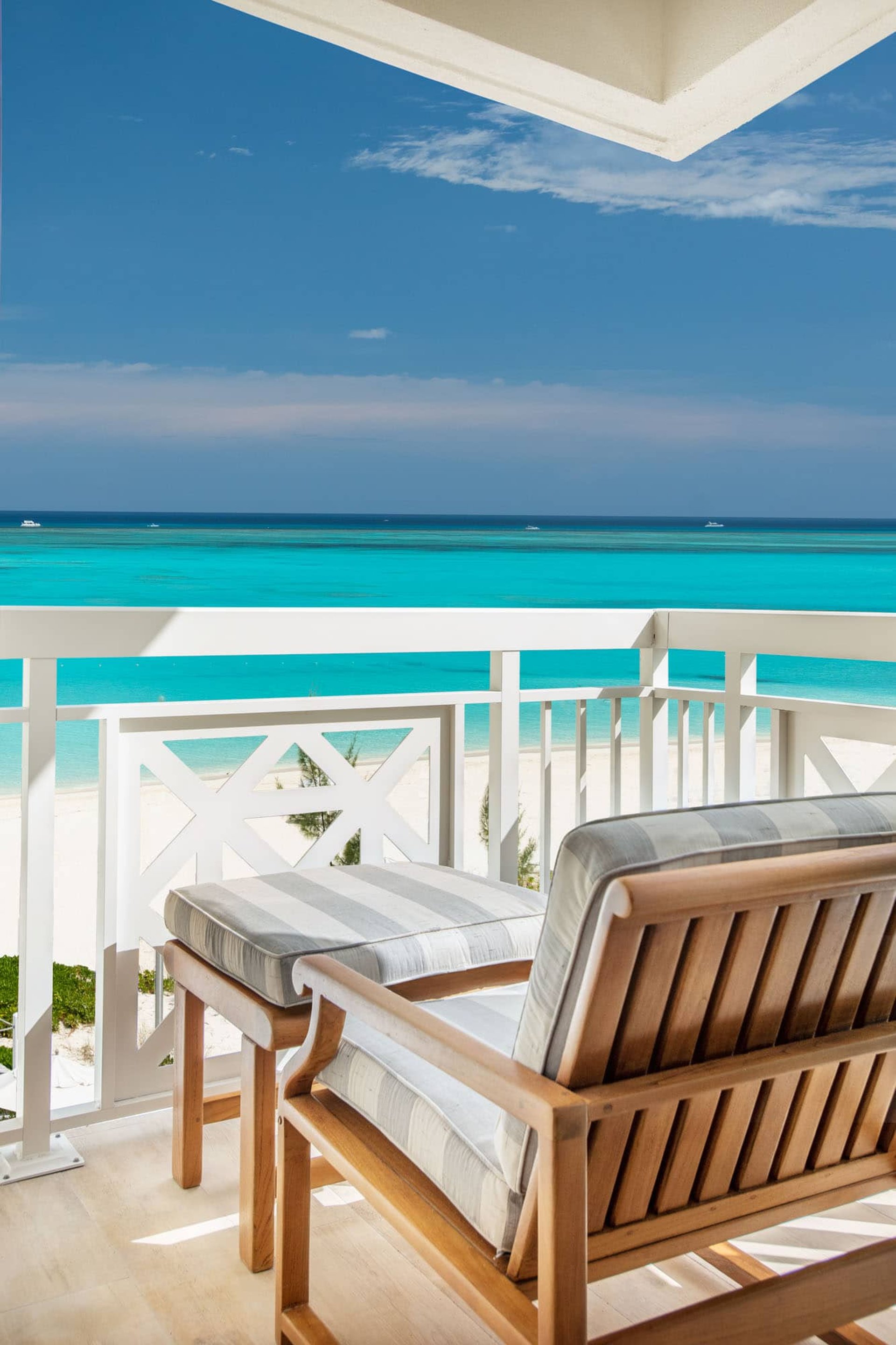 Deluxe 2 BDM Oceanfront Suite at Alexandra Resort - 3