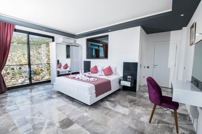Luxury Villa Photo #17