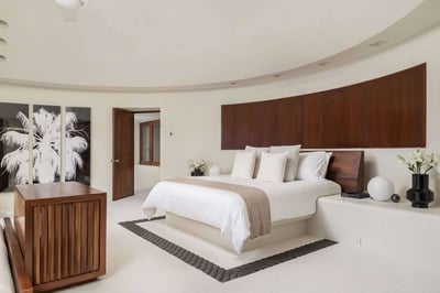 Luxury Villa Photo #35