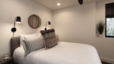 Queen suite, lower level
