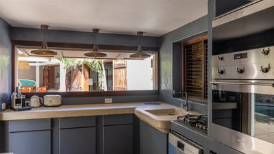 Kitchen & Dining Area