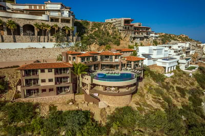 Luxury Villa Photo #23