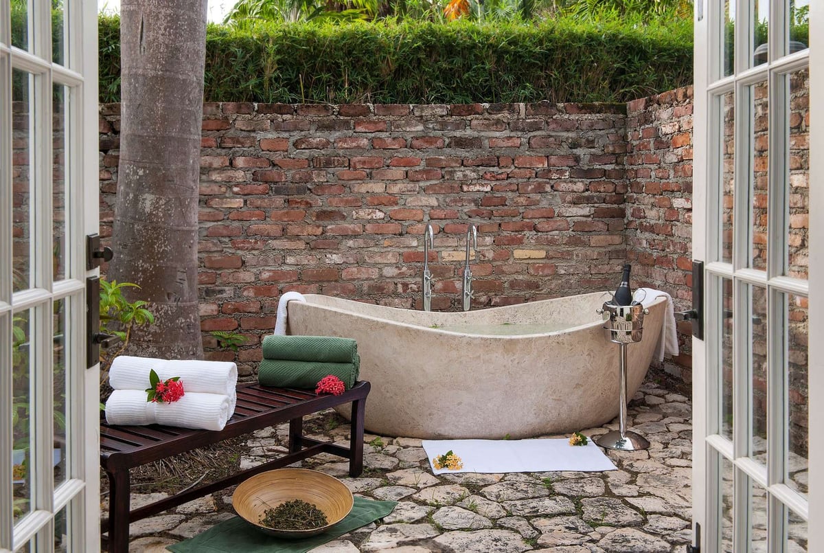 Private tub for herbal baths at the award-winning Fern Tree Spa at Half Moon - Image 10