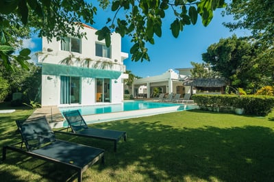 Luxury Villa Photo #3