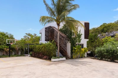 Luxury Villa Photo #11
