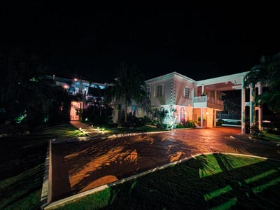 Luxury Villa Photo #26
