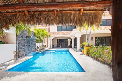 Luxury Villa Photo #2