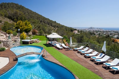 Luxury Villa Photo #4