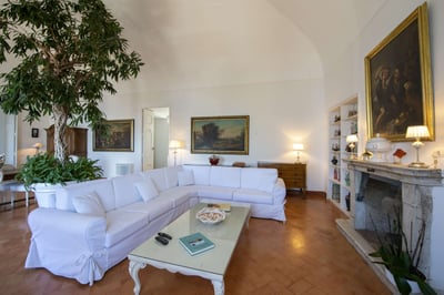 Luxury Villa Photo #23