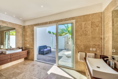 Luxury Villa Photo #32