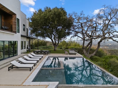 Luxury Villa Photo #9