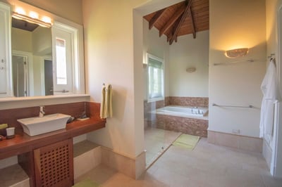 Luxury Villa Photo #38