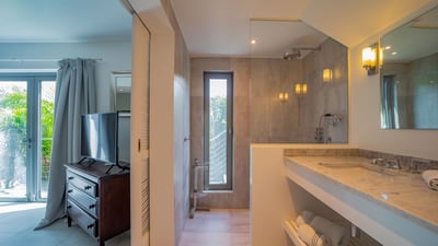 Luxury Villa Photo #46