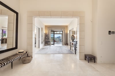 Luxury Villa Photo #20