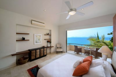 Luxury Villa Photo #32