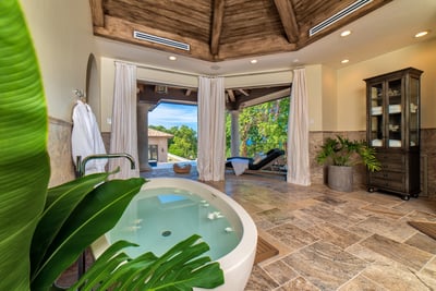 Luxury Villa Photo #13