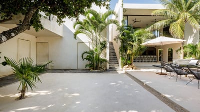 Luxury Villa Photo #36