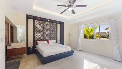 Luxury Villa Photo #25