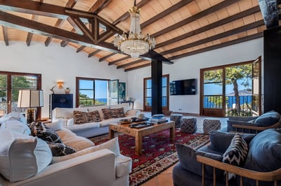 Luxury Villa Photo #17