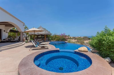 Luxury Villa Photo #6