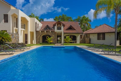 Luxury Villa Photo #3