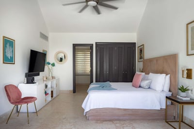 Luxury Villa Photo #27