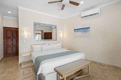 Luxury Villa Photo #36