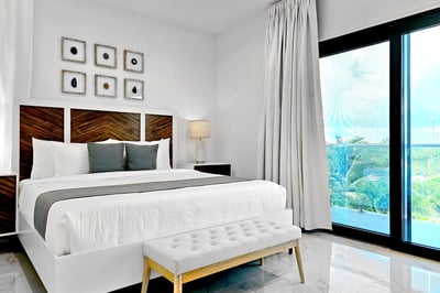 Luxury Villa Photo #30