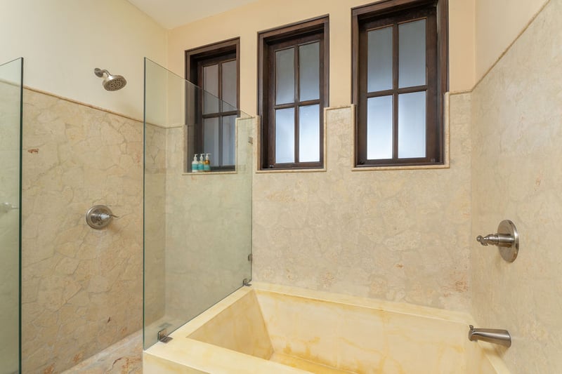 38 Avenida la Antigua