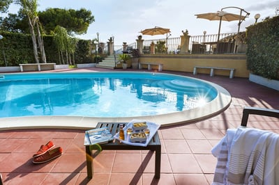 Luxury Villa Photo #6