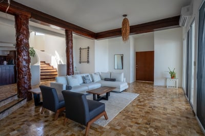 Luxury Villa Photo #25