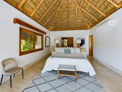 Luxury Villa Photo #28