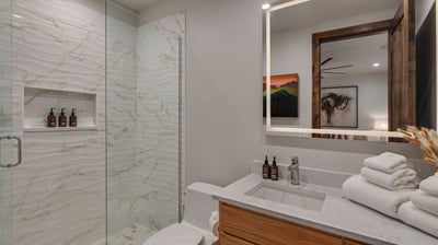 King ensuite 1 on lower level