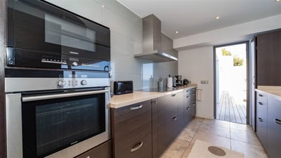 Dining Area & Kitchen