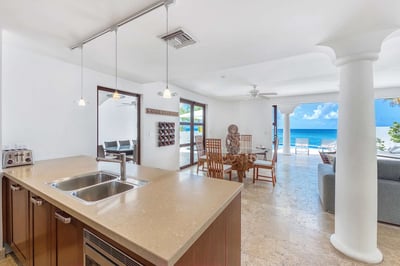 Luxury Villa Photo #15