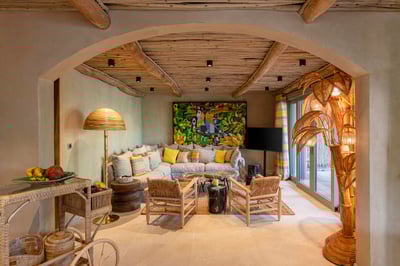 Luxury Villa Photo #4