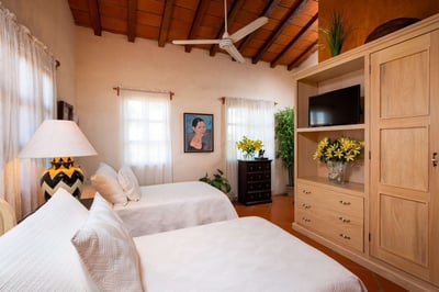 Luxury Villa Photo #30