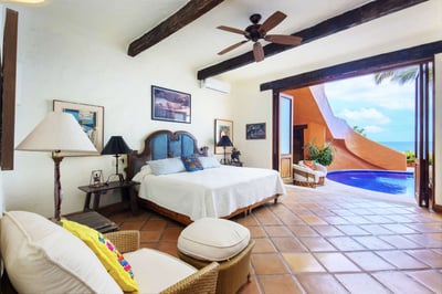 Luxury Villa Photo #35