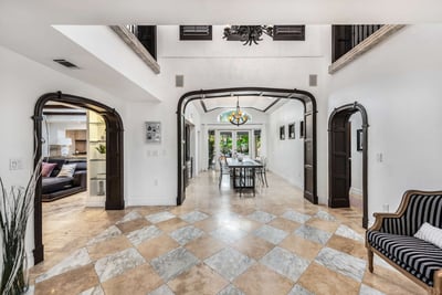 Luxury Villa Photo #17