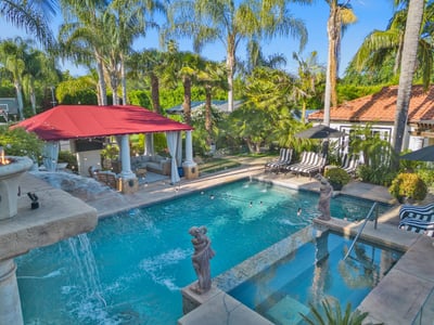 Luxury Villa Photo #6