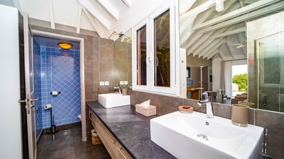 Luxury Villa Photo #43