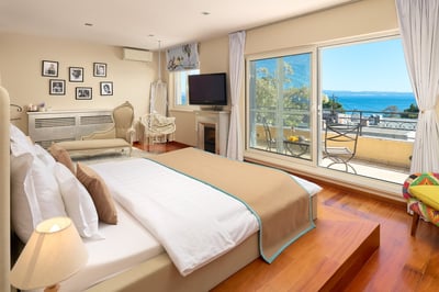 Luxury Villa Photo #24
