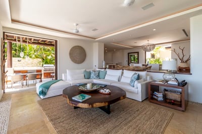 Luxury Villa Photo #17