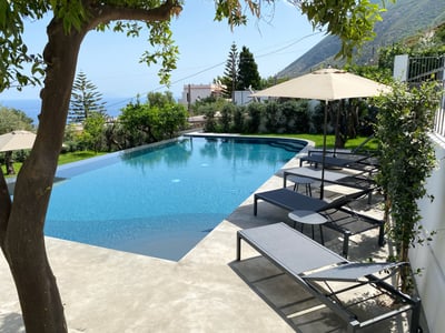 Luxury Villa Photo #6