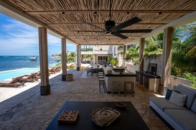 Luxury Villa Photo #16