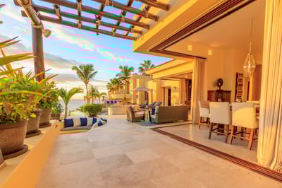 Luxury Villa Photo #18